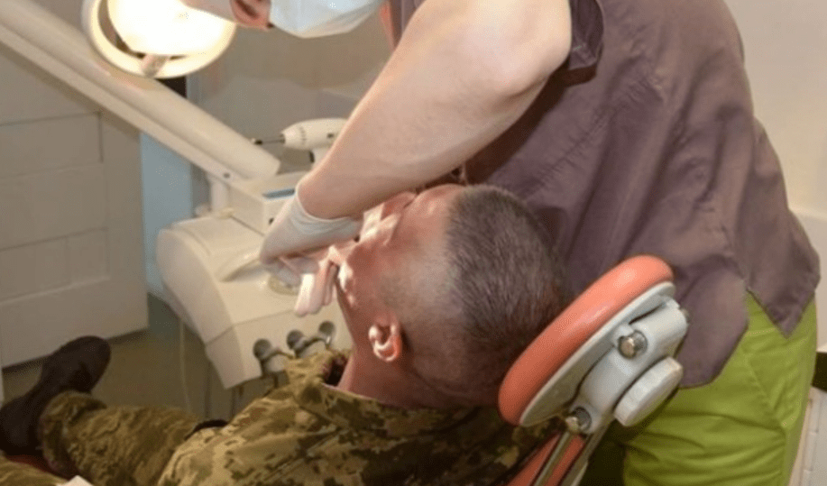 МОЗ: Затверджено Порядок використання коштів для пілотного проекту безоплатного зубопротезування ветеранів